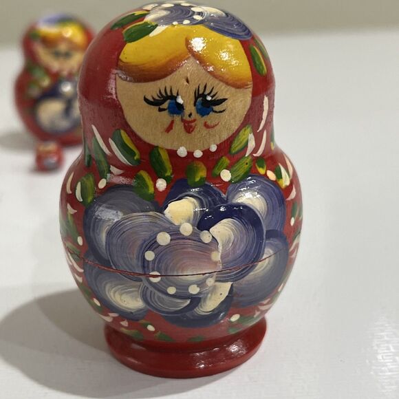 Vintage Russian Nesting Dolls Hand Painted Red 5 Piece - Picture 3 of 6